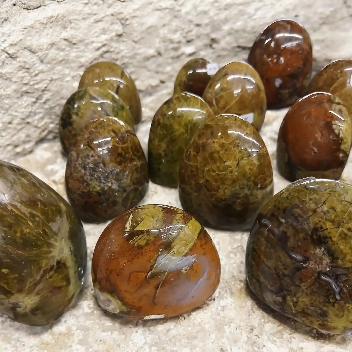 Pierres naturelles toute face polie