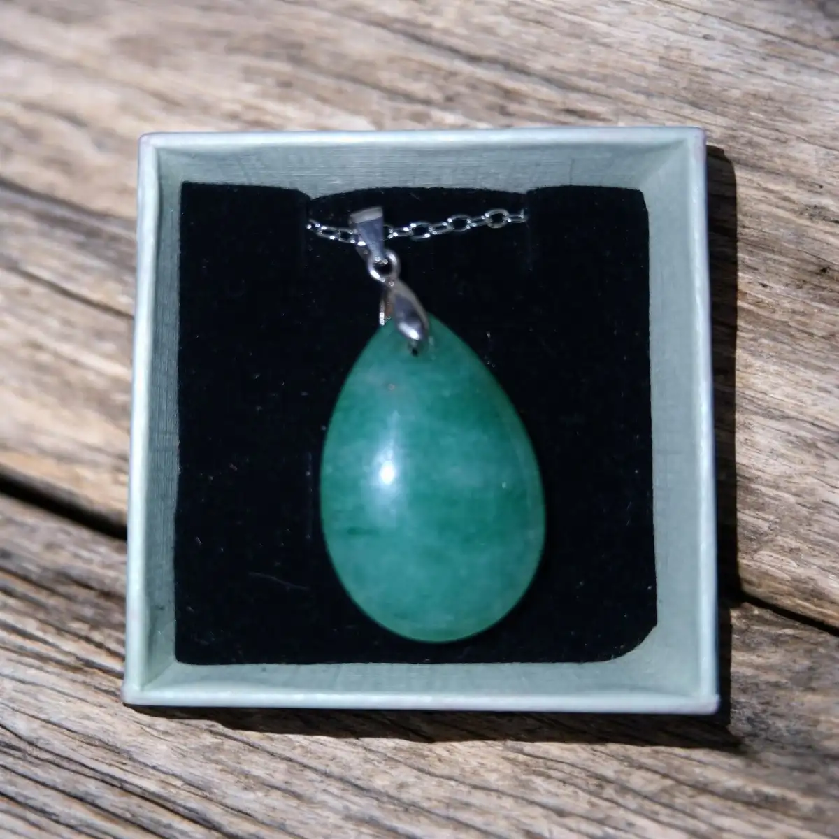 Colliers en pierre naturelle